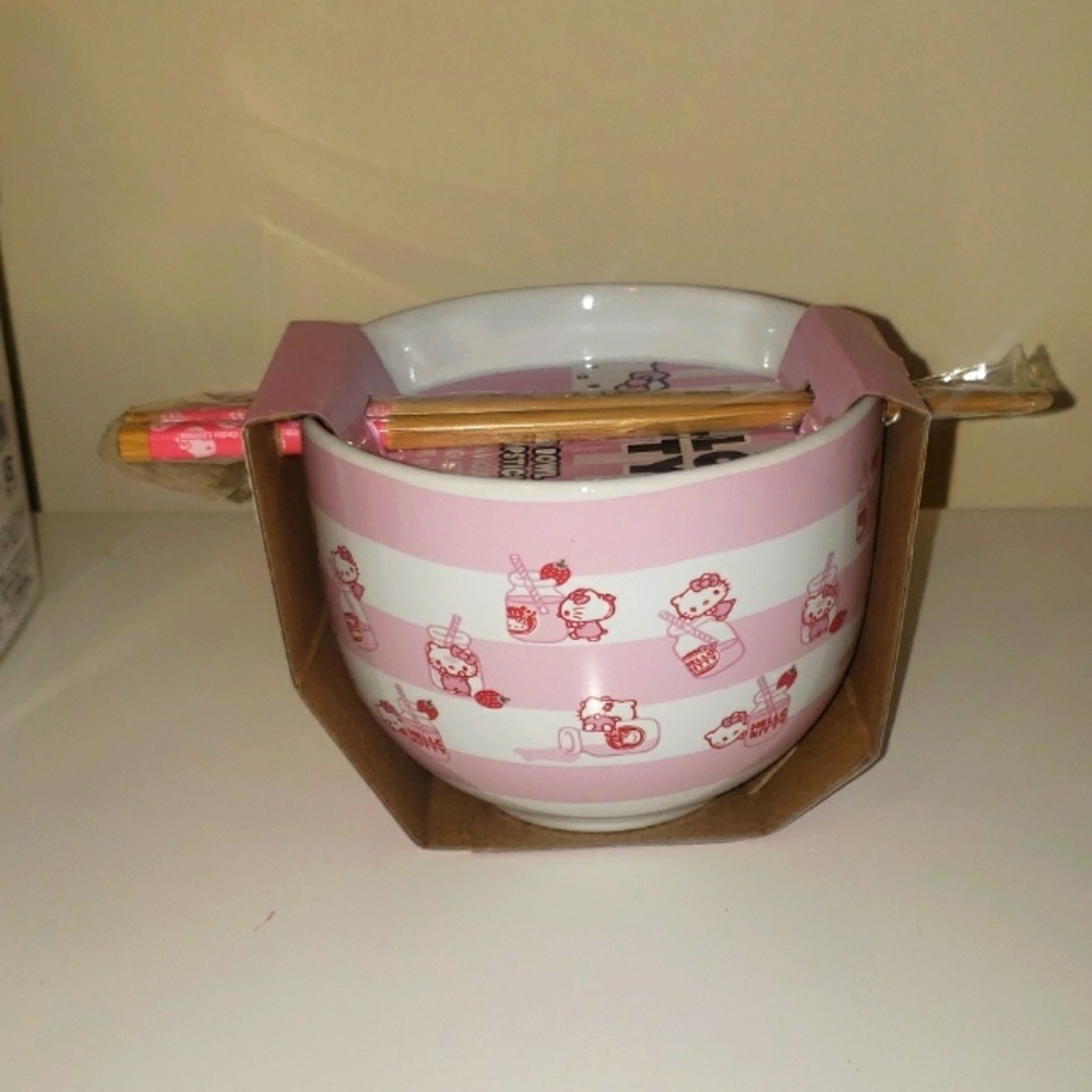 NWT!! Hello Kitty cermaic bowl